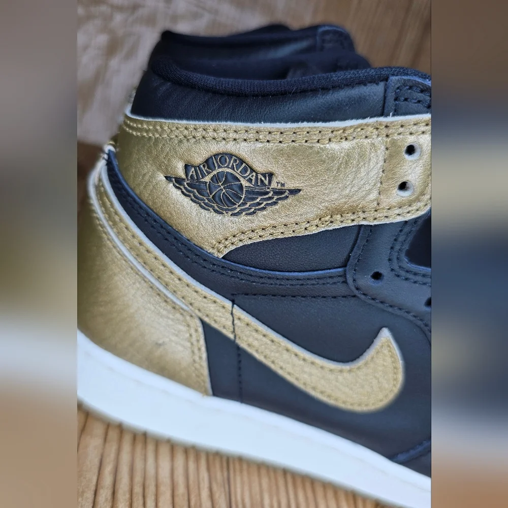 Nike Kids Air Jordan Black &‎ Gold High-Top Sneakers Size 4.5Y